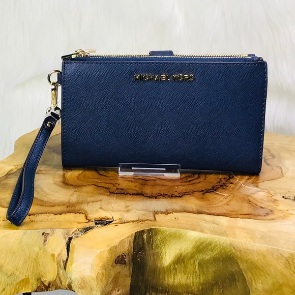 Michael Kors Handbags - Michael Kors Jet Set Travel Double Zip Wristlet
